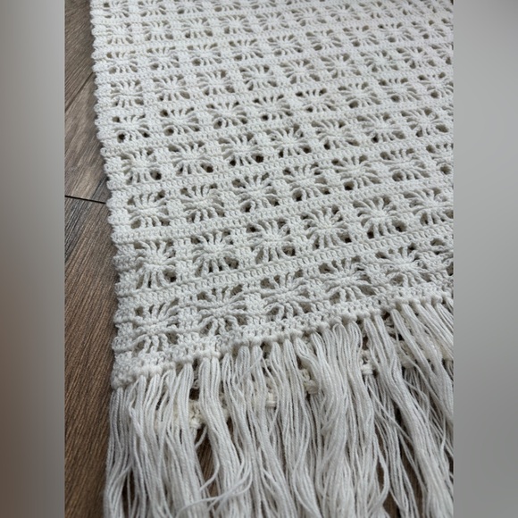 Hand Knit Wool Lace Pattern Scarf Wrap White Cream Wedding Cottagecore Hygge - Picture 6 of 10